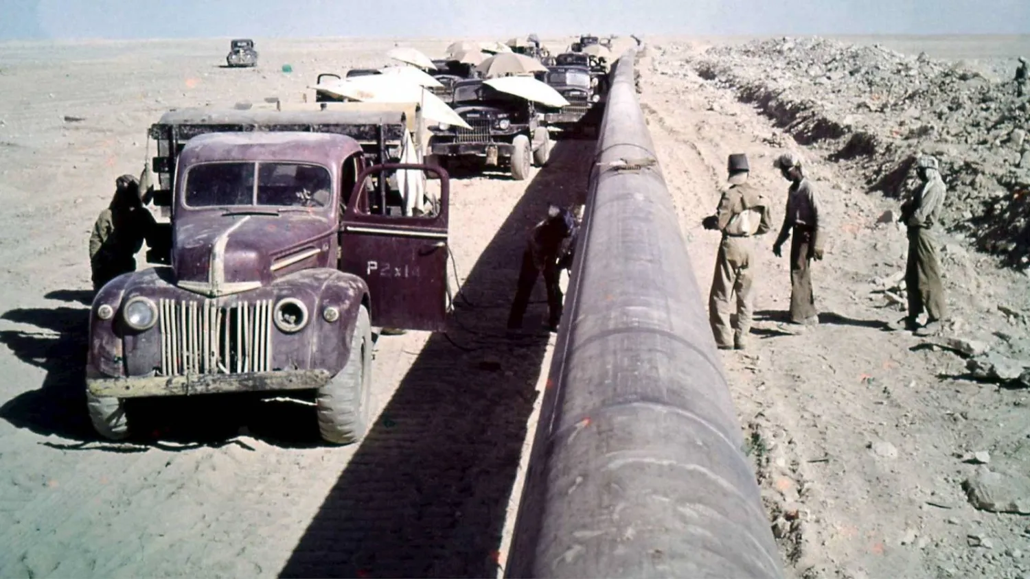 صورة قديمة لامتداد خط أنابيب التابلاين (أرامكو)