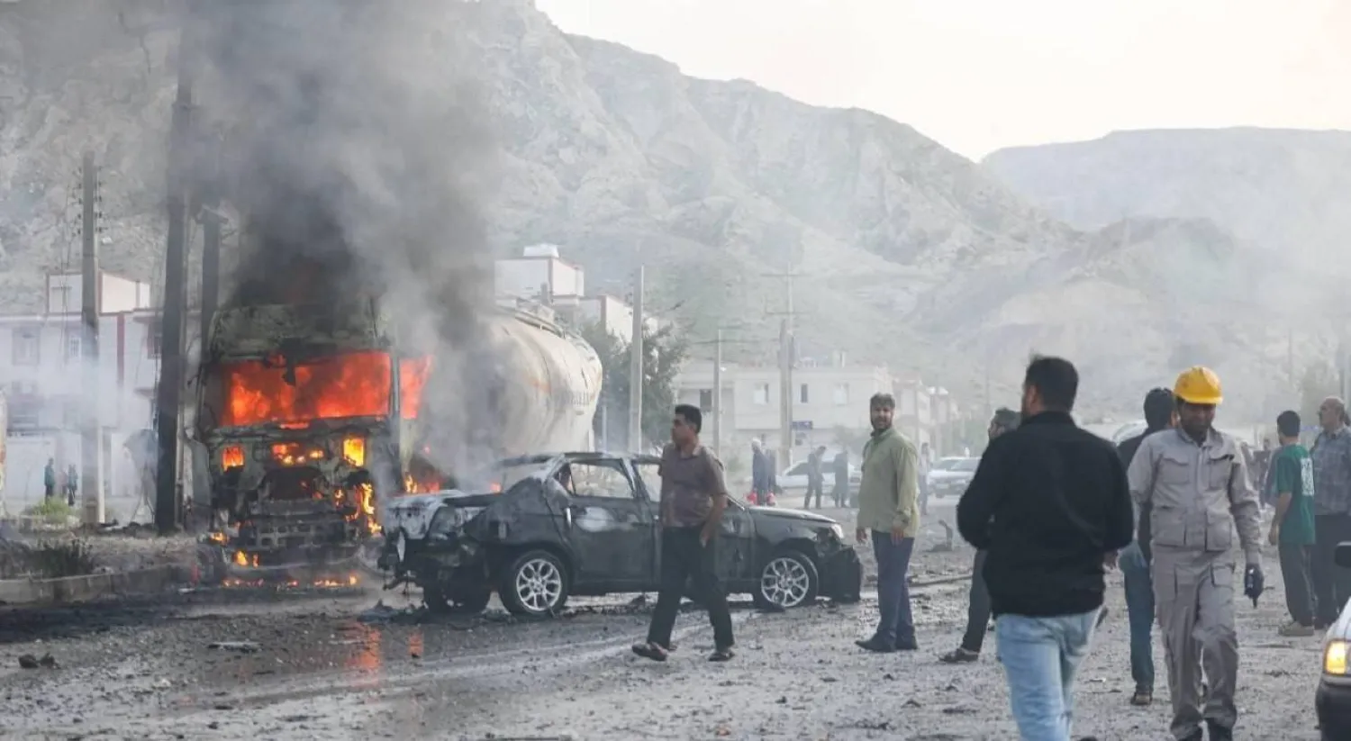 صورة نشرها التلفزيون الإيراني تظهر اللحظات الأولى لإصابة صاروخ في مدينة لامرد جنوب محافظة فارس 28 فبراير الماضي