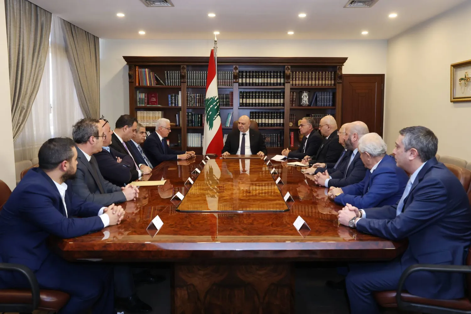 وفد من بلدة دبل الحدودية عرض أمام الرئيس جوزيف عون واقع البلدة طالباً مساعدات عاجلة لدعم صمود الأهالي (الرئاسة اللبنانية)