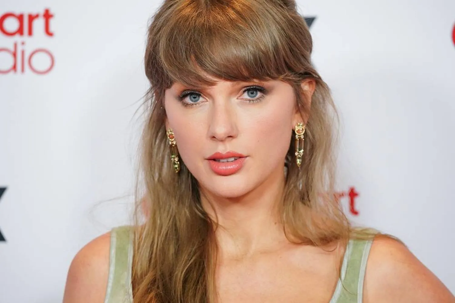  Taylor Swift arrives at the IHeartRadio Music Awards on Thursday, March 26, 2026, at the Dolby Theatre in Los Angeles. (Photo by Jordan Strauss/Invision/AP) 