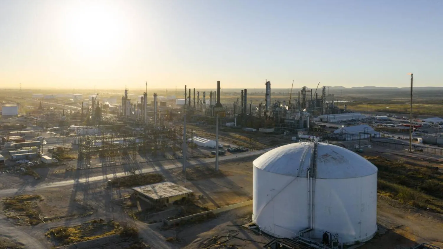 The squeeze on supply has pushed oil and gas prices ever higher, with drastic knock-on effects for supply chains in countless industries. Brandon Bell / GETTY IMAGES NORTH AMERICA/AFP
