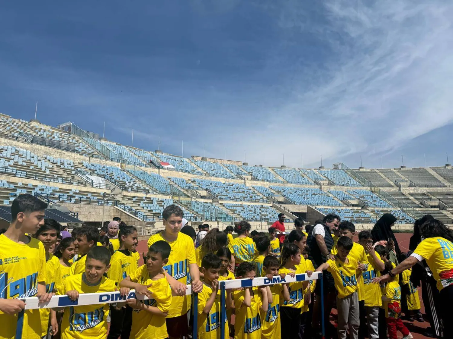 على أطراف الملعب... تقف لحظات لا تُقاس بطولها (الشرق الأوسط)