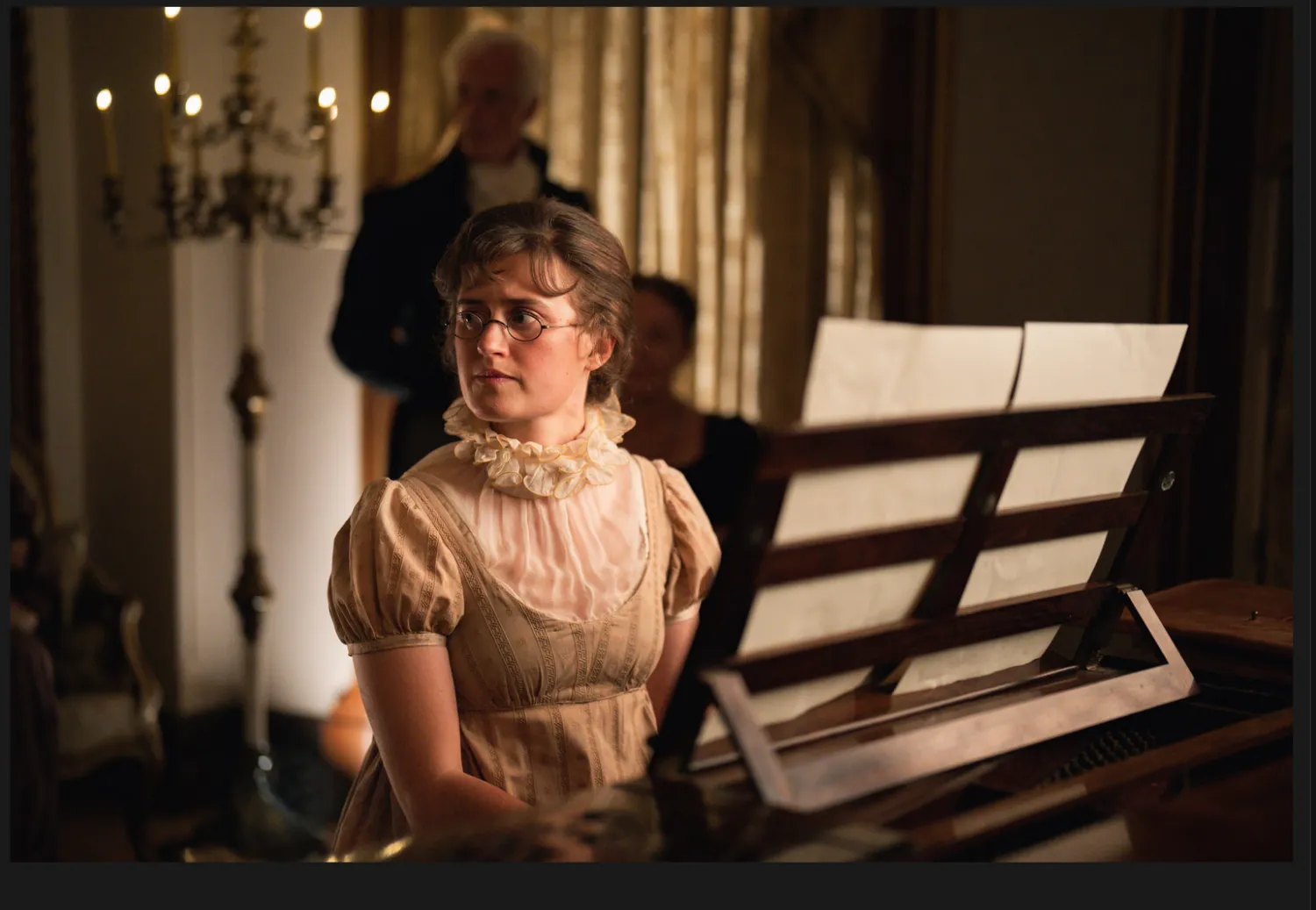 من مسلسل «الشقيقة الأخرى لعائلة بينيت» (بي بي سي- باد وولف)