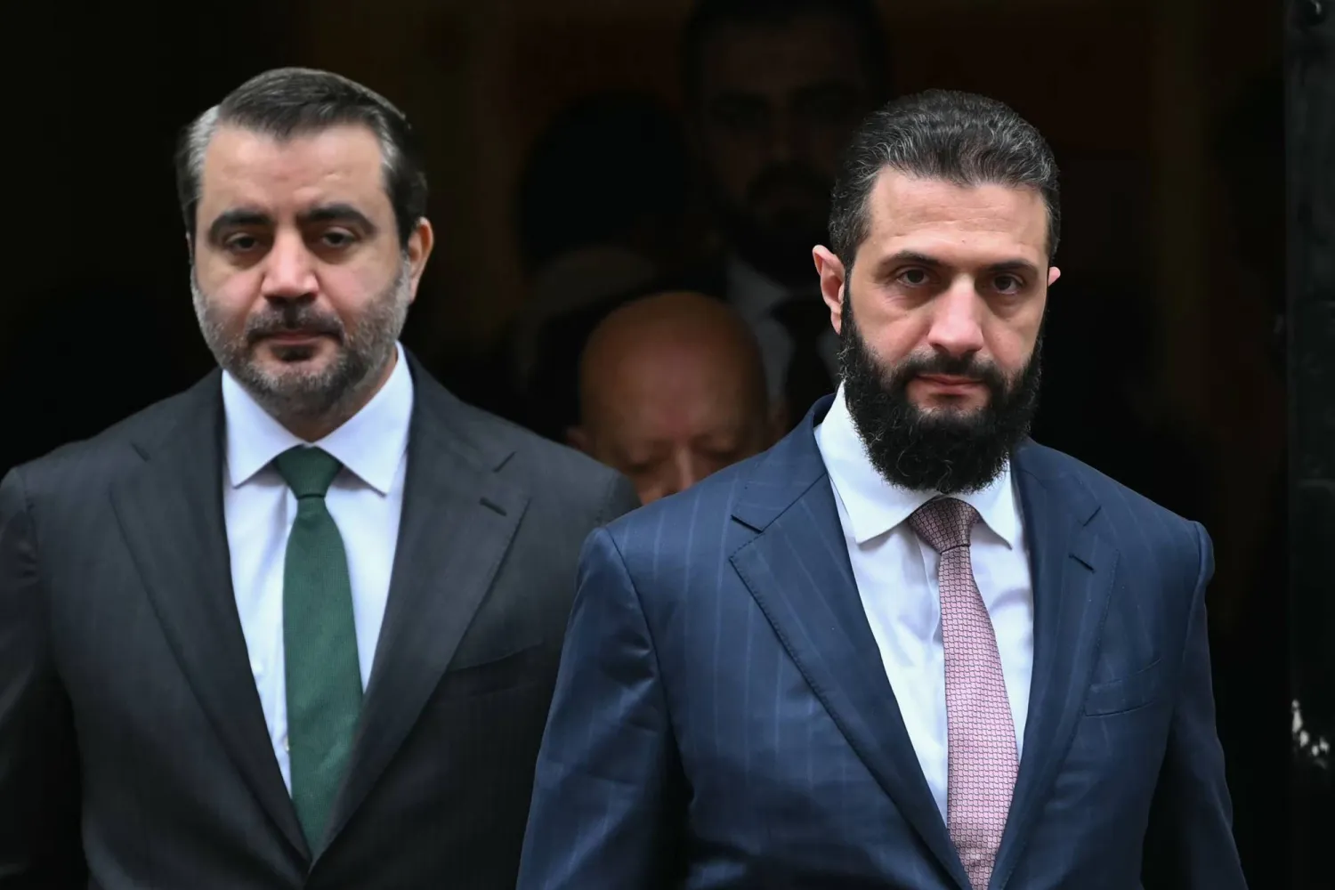 الرئيس السوري أحمد الشرع يغادر مقر رئاسة الوزراء البريطانية عقب اجتماع مع رئيس الوزراء البريطاني كير ستارمر بلندن 31 مارس 2026 (د.ب.أ)