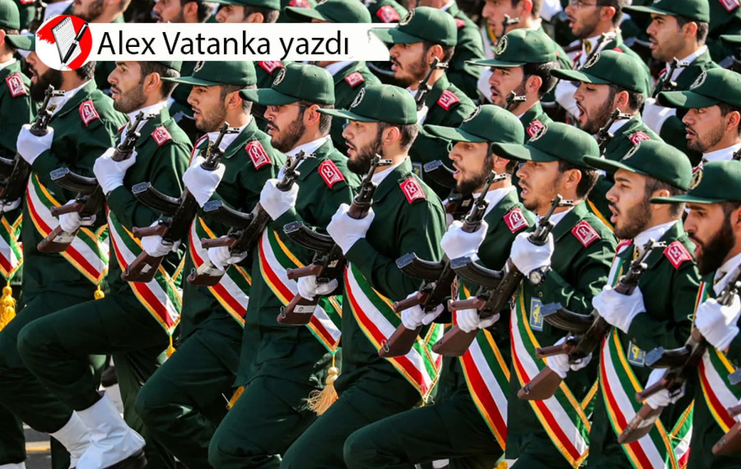  İran Devrim Muhafızları, İran-Irak Savaşı'nın yıldönümünü anma amacıyla düzenlenen yıllık askeri geçit töreninde, Tahran, 22 Eylül 2018 (AFP)