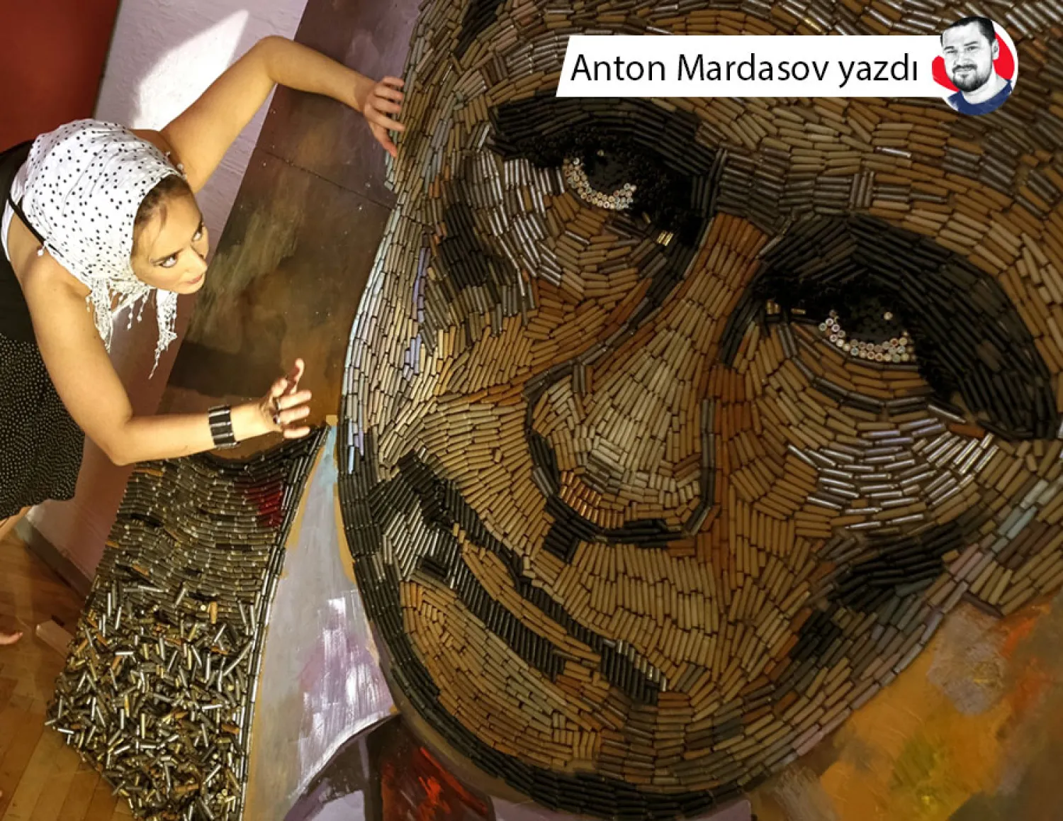 Rusya Devlet Başkanı Vladimir Putin'in Ukrayna'nın doğu cephesinden getirilen 5 bin mermiyle yapılmış, "Savaşın Yüzü" başlıklı portresi, Kiev, 23 Temmuz 2015 (Reuters)