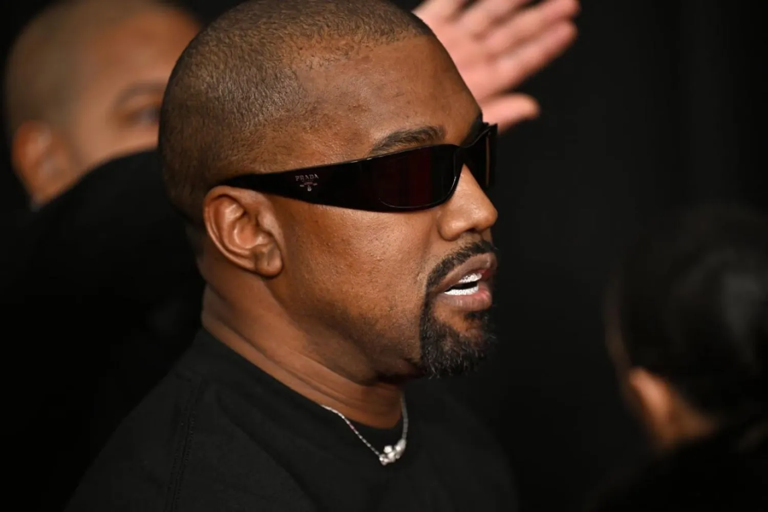 Yahudi düşmanı yorumlarına yönelik tepkiler sürerken Kanye West'in birçok konseri iptal edildi (AFP)