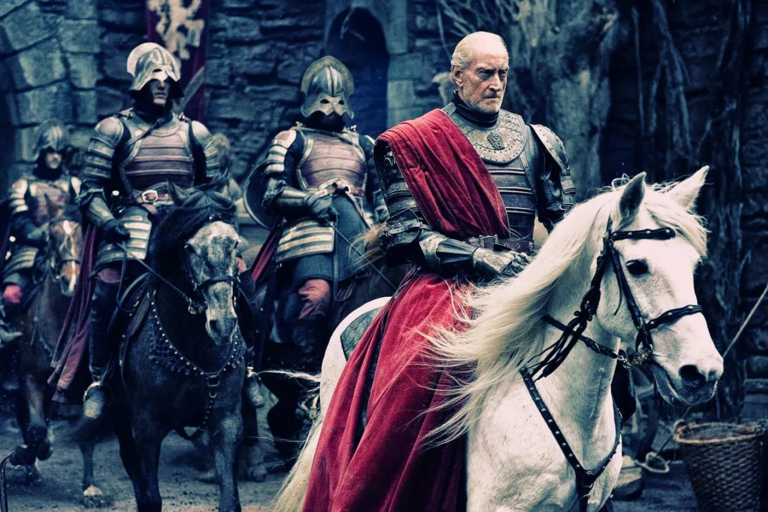 Game of Thrones'da Charles Dance tarafından canlandırılan Lannister Hanesi'nin acımasız ve hesapçı reisi Tywin Lannister karakteri, Westeros'un en güçlü siyasi figürlerinden biriydi (HBO)