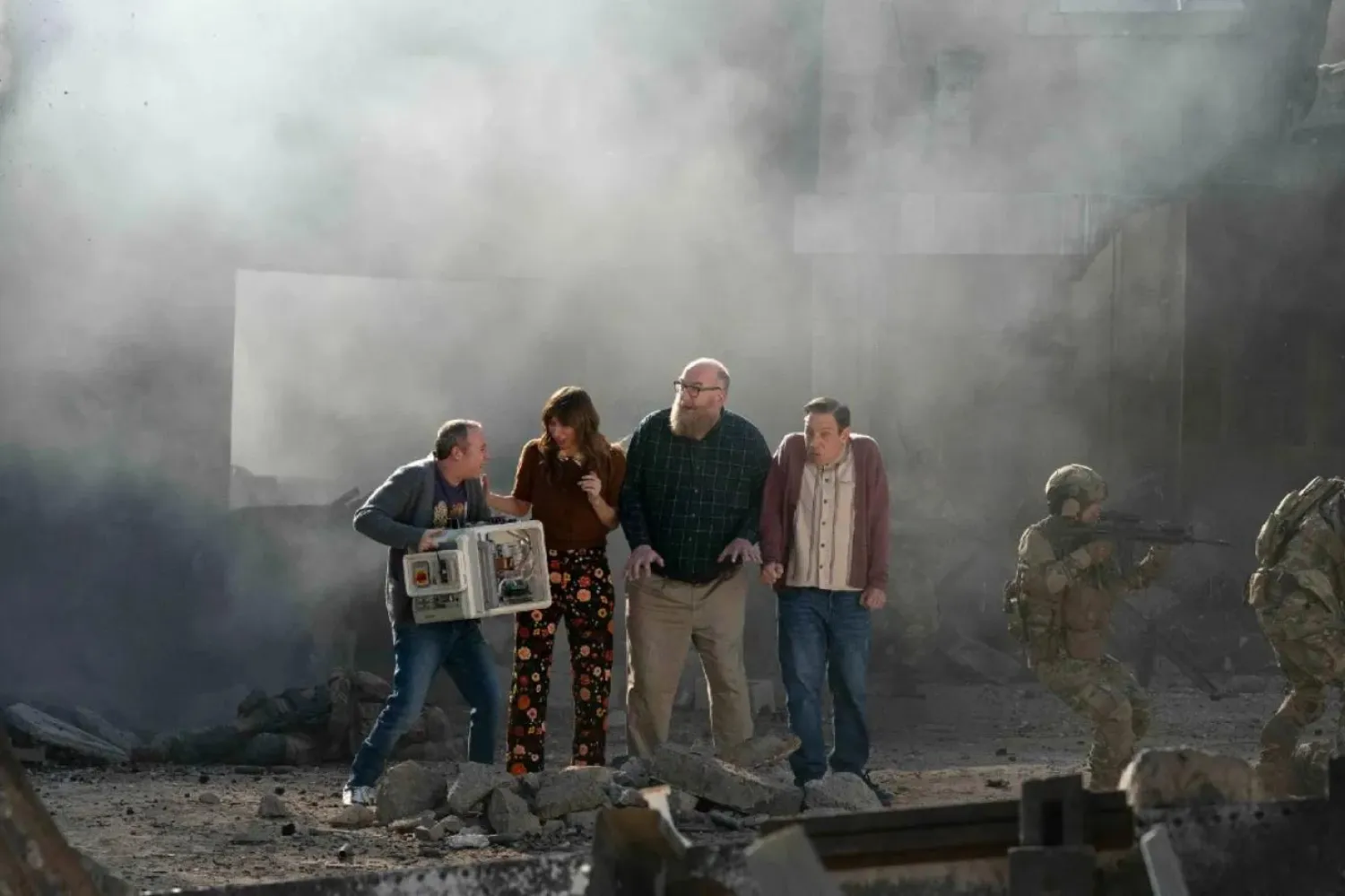 Stuart Fails to Save the Universe, Stuart Bloom'un yanlışlıkla çoklu evreni kaosa sürükleyen bir olayı tetiklemesini merkezine alıyor (HBO Max)