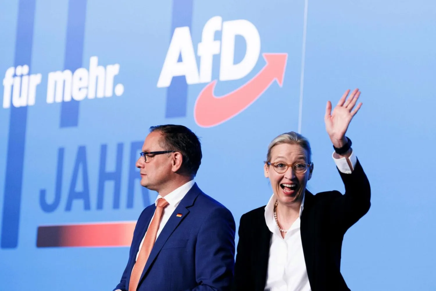 Tino Chrupalla ve Alice Weidel, 2022'den beri partinin eş genel başkanlığını yürütüyor (AP/Arşiv)