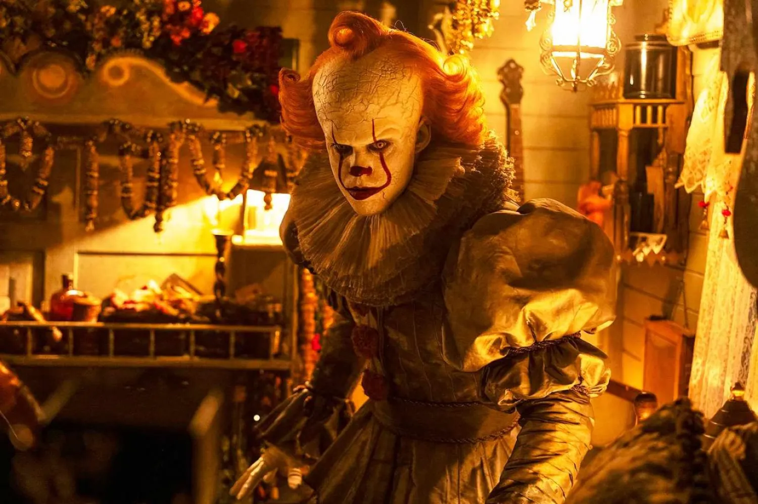 It: Welcome to Derry'de Pennywise rolündeki performansıyla övgü alan 35 yaşındaki İsveçli aktör Bill Skarsgård, Robert Eggers imzalı Nosferatu'da da Kont Orlok'u canlandırdı (HBO Max)