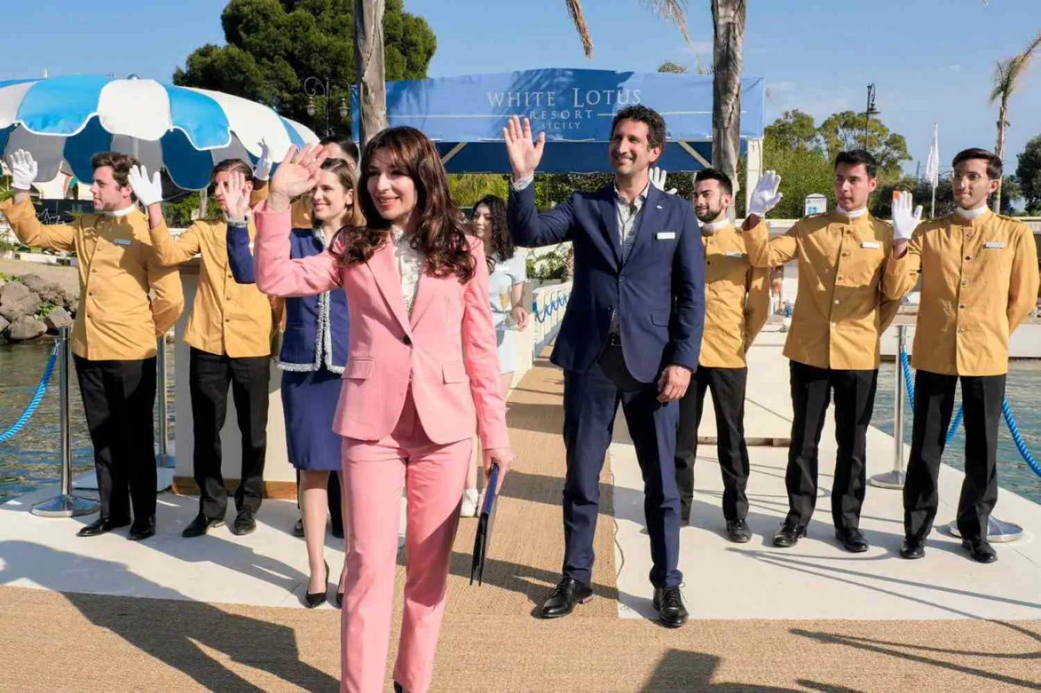 Antoloji türündeki 16 Emmy ödüllü The White Lotus, lüks bir otel zincirinde tatil yapan varlıklı misafirlerin ve çalışanların bir haftalık süreçte yaşadığı olayları merkezine alıyor (HBO)