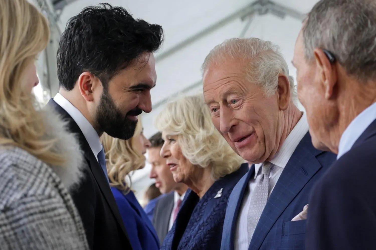 Mamdani, Kral Charles ve eşi Camilla'yla 11 Eylül töreninde el sıkıştı (Reuters)