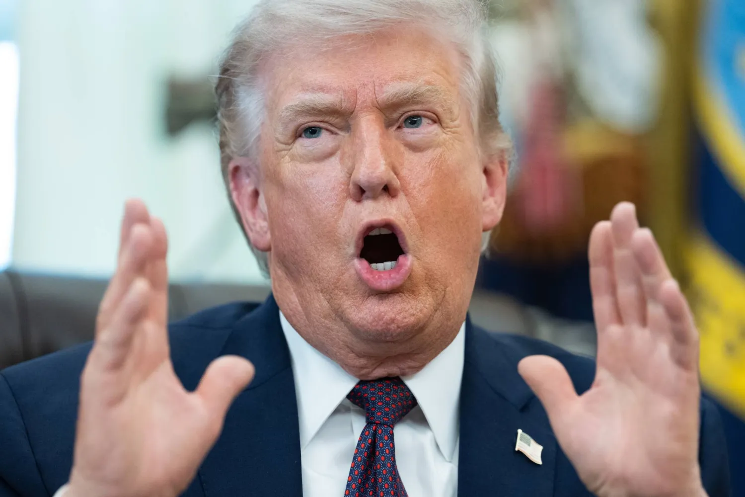 الرئيس الأميركي دونالد ترمب يدلي بتصريحات للصحافيين في المكتب البيضاوي بالبيت الأبيض بتاريخ 31 مارس 2026 (إ.ب.أ)