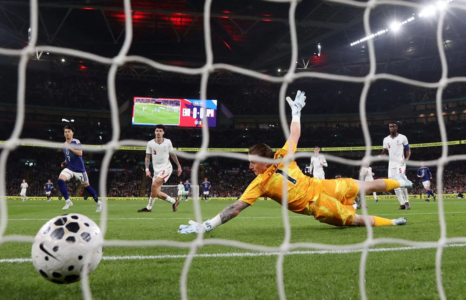 Football - International Friendly - England v Japan - Wembley Stadium, London, Britain- March 31, 2026 Japan's Kaoru Mitoma scores their first goal past England's Jordan Pickford. (Action Images via Reuters) 