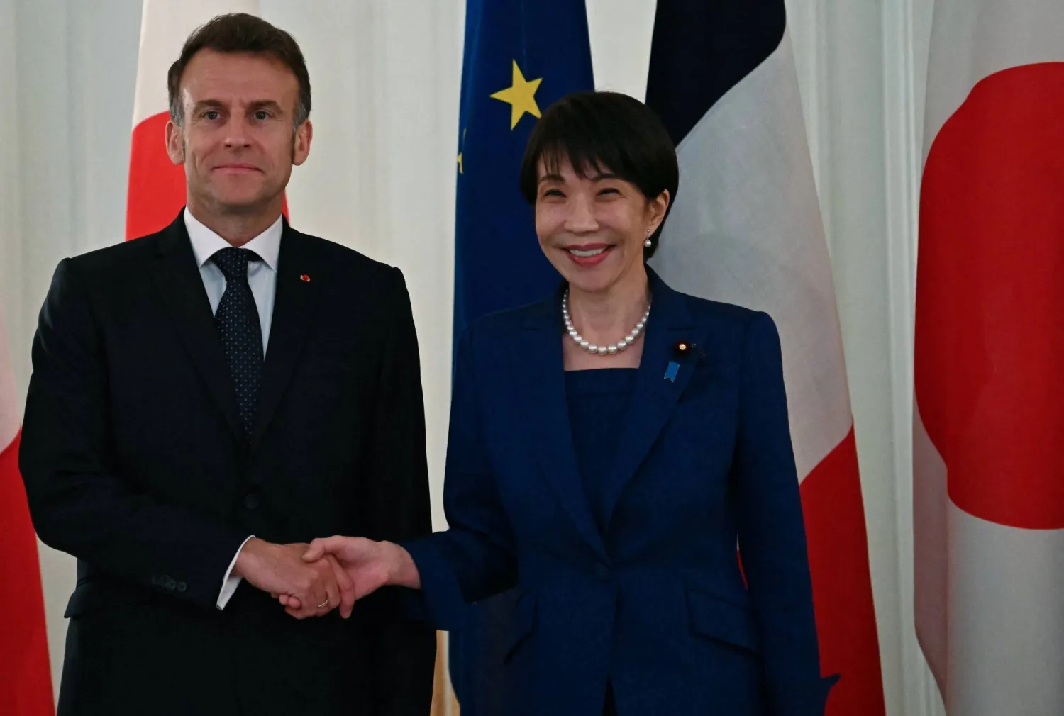 French President Emmanuel Macron shakes hands with Japanese Prime Minister Sanae Takaichi during a welcoming ceremony at the Akasaka palace in Tokyo, Japan on April 1, 2026. PHILIP FONG/Pool via REUTERS