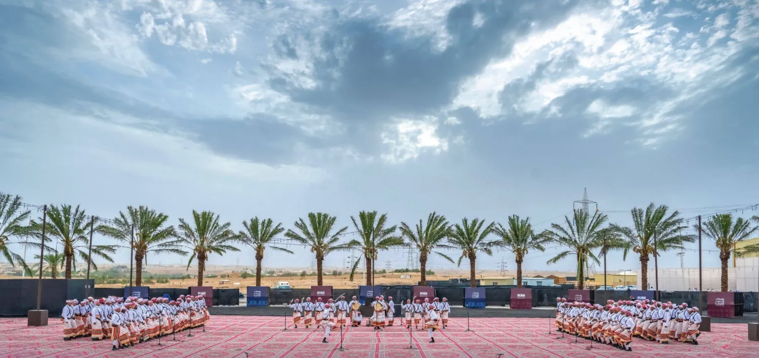 تنوّع وإبداع تحتضنه ساحة العروض التقليدية في المهرجان (وزارة الثقافة)