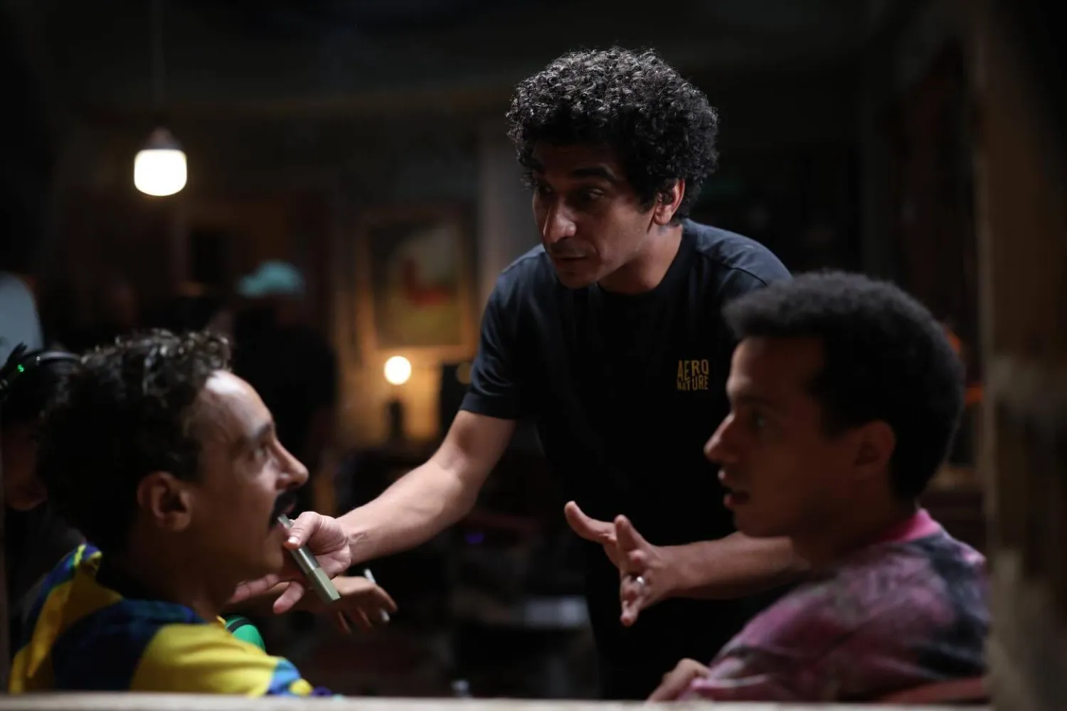 لقطة من كواليس تصوير فيلم «السادة الأفاضل»