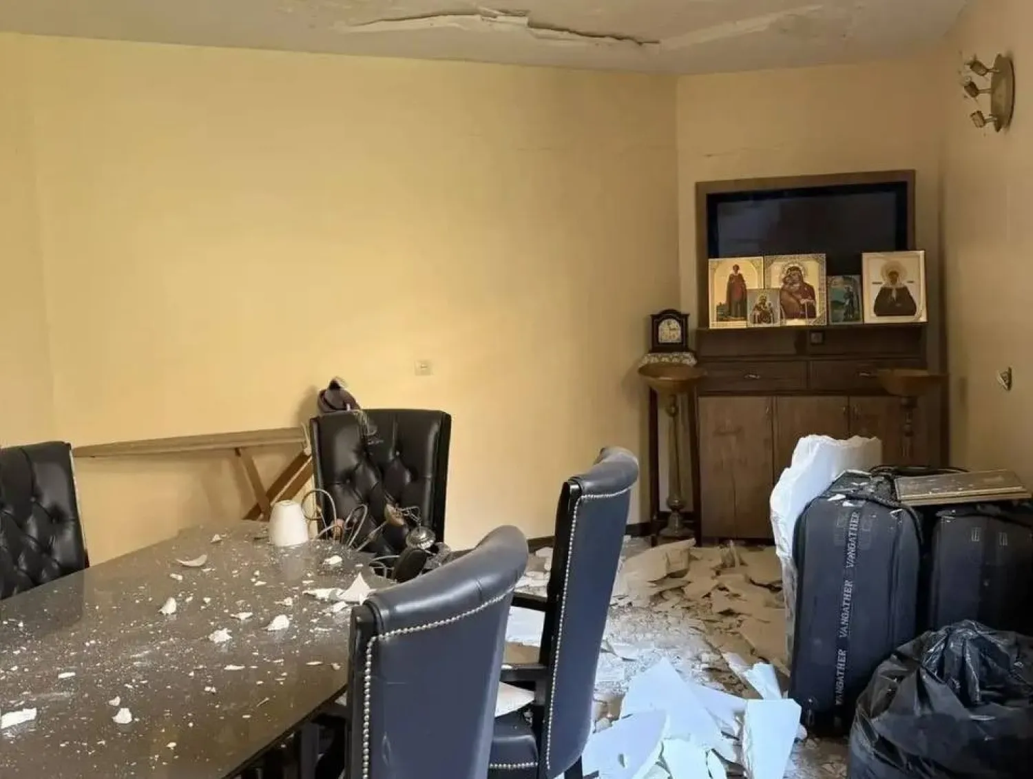 صورة نشرتها السفارة الروسية في طهران للأضرار في الكنيسة الأرثوذكسية