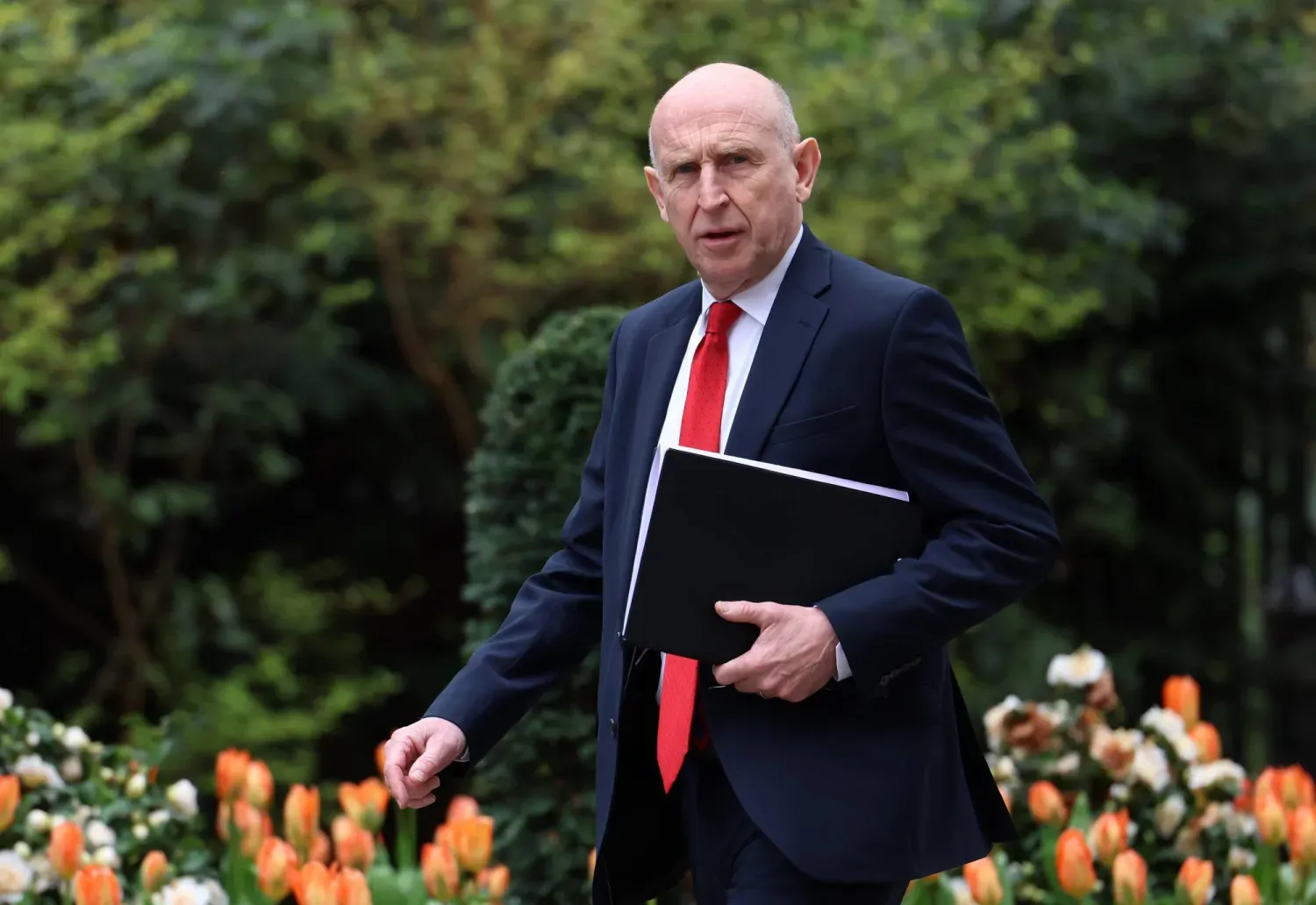 İngiltere Savunma Bakanı John Healey, Başbakanlık konutuna gelişi sırasında, 24 Mart 2026 (EPA)