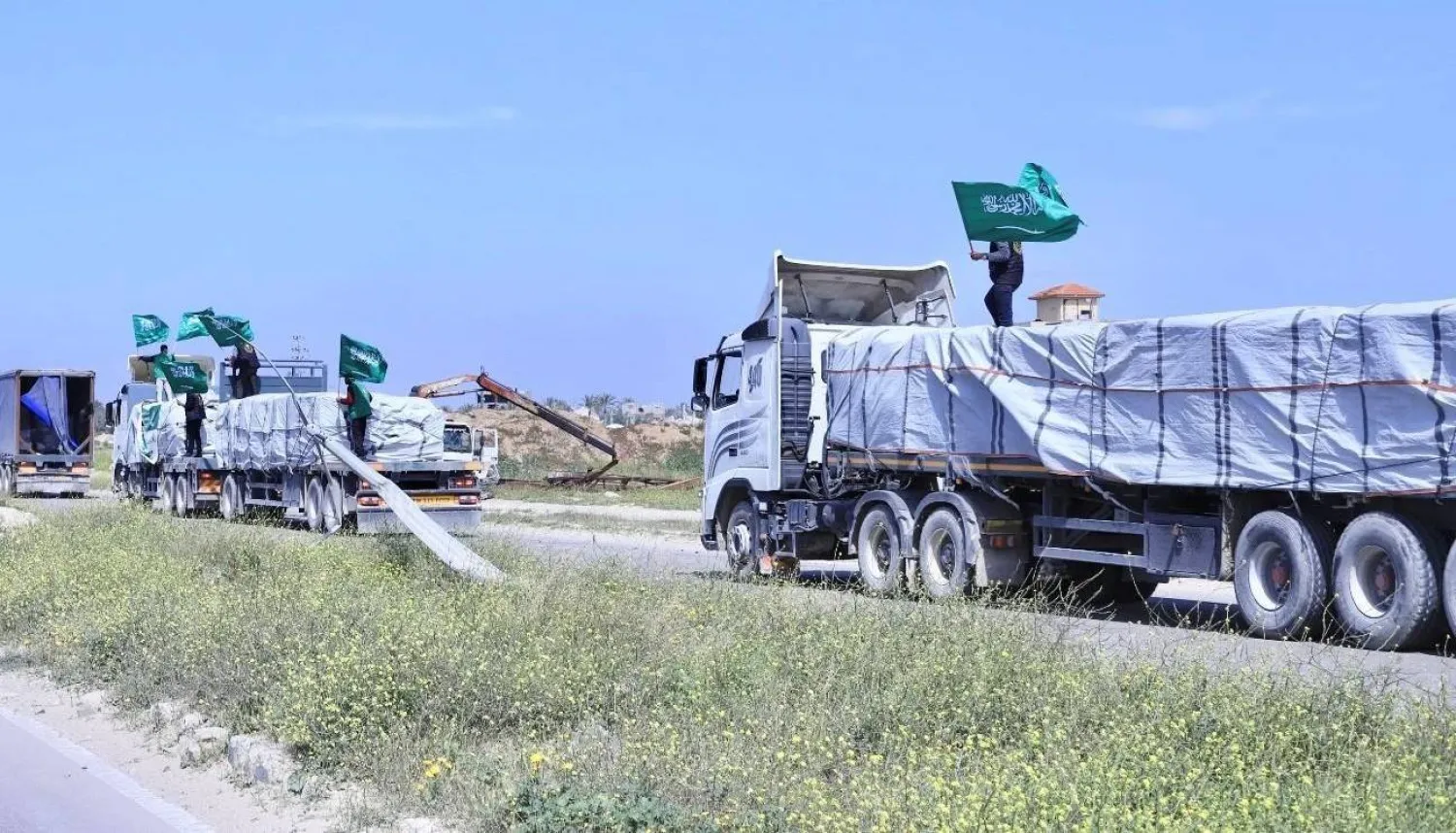 القافلة الإغاثية حملت على متنها كميات كبيرة من السلال الغذائية (واس)