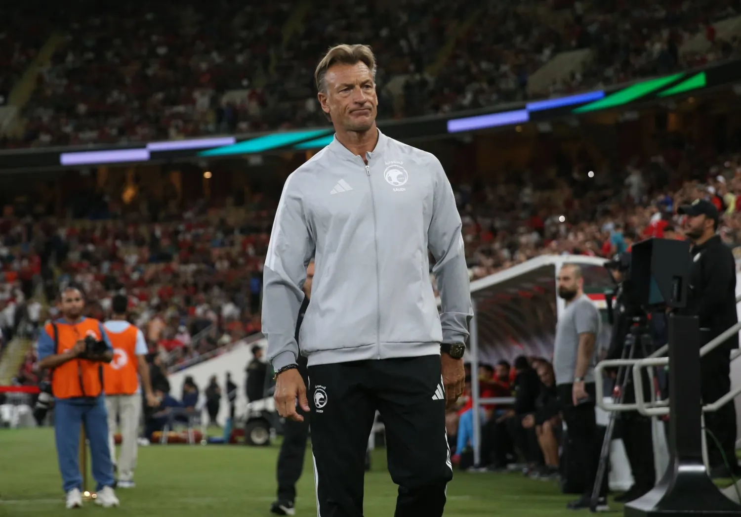 رينارد قد يرحل من الأخضر بقرار شخصي رغم تمسك اتحاد الكرة ببقاءه (تصوير: علي خمج)