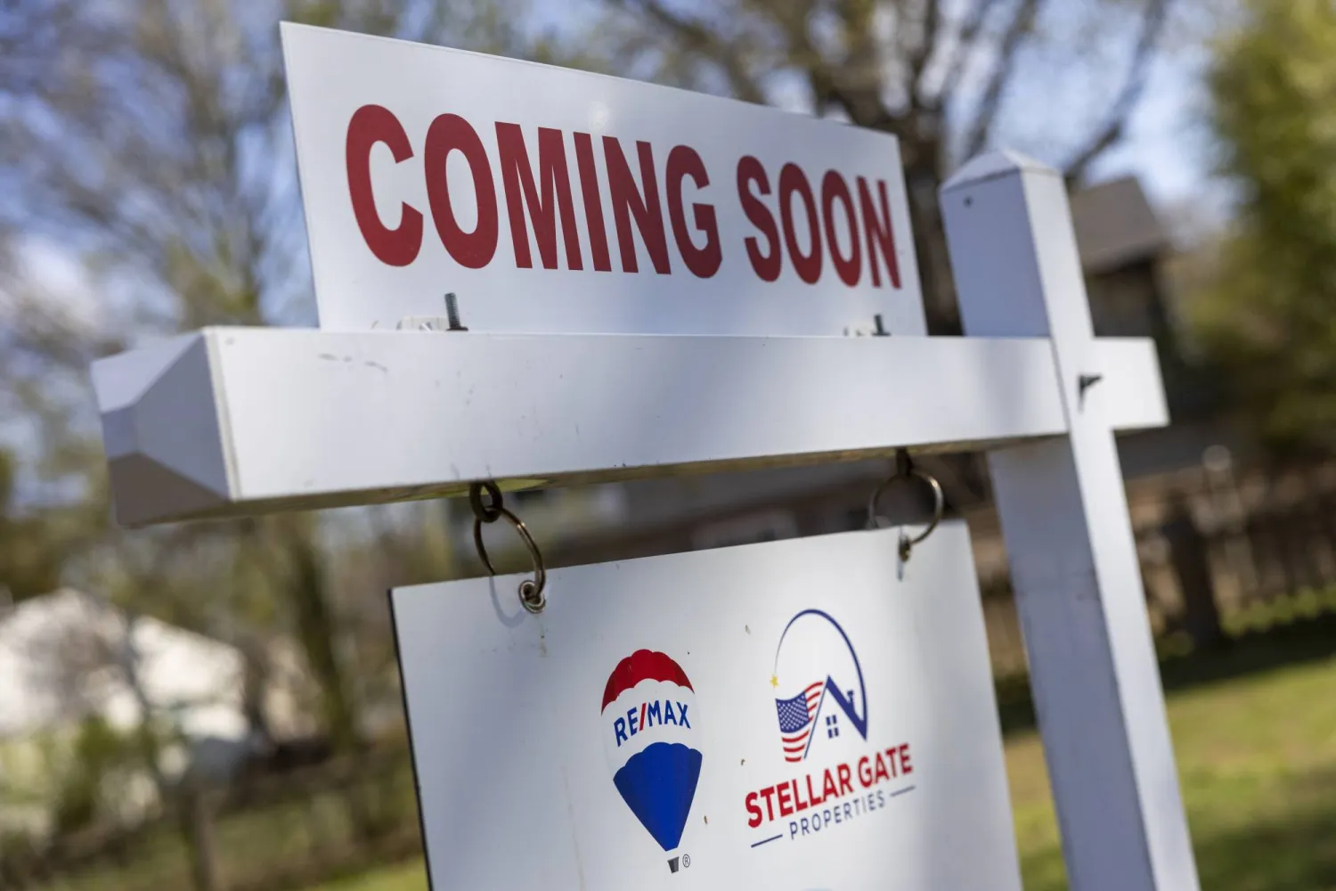 منزل معروض للبيع في فرجينيا في ظل تنامي الخوف من ارتفاع التضخم (إ.ب.أ)