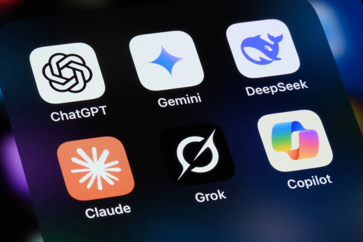 «كلود»... تصميم مطور لـ«شريك ذكي يناقش الأفكار ويطرحها»