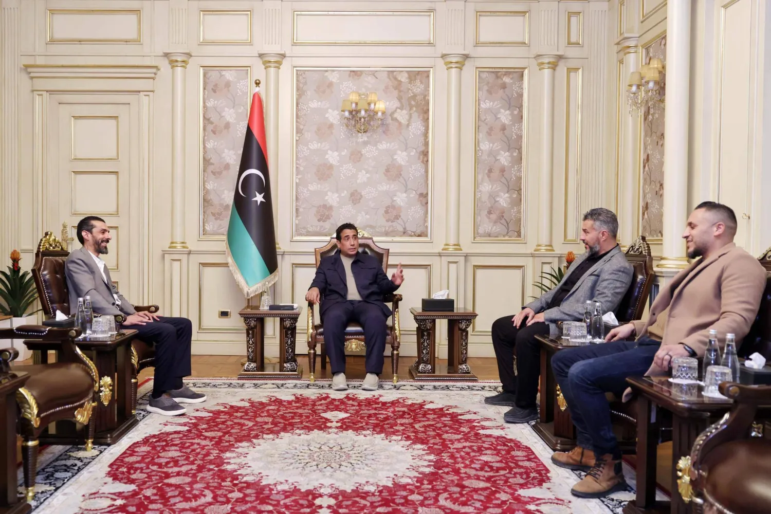 المنفي يلتقي قيادات عسكرية بمدينة زوارة الليبية في الثاني من أبريل الحالي (المجلس الرئاسي الليبي)