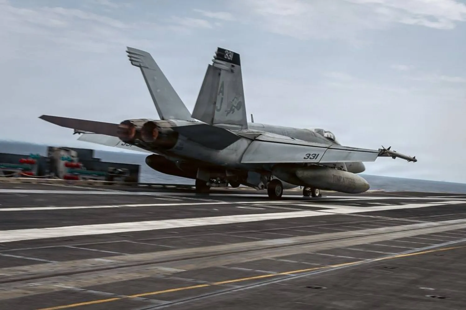 18 March 2026, ---: A US Navy F/A-18E Super Hornet with the Tomcatters of Strike Fighter Squadron 31 launches from the flight deck of the Ford-class aircraft carrier USS Gerald R. Ford in support of Operation Epic Fury. (Navy Handout/US Navy/Planet Pix via ZUMA Press Wire/dpa) 