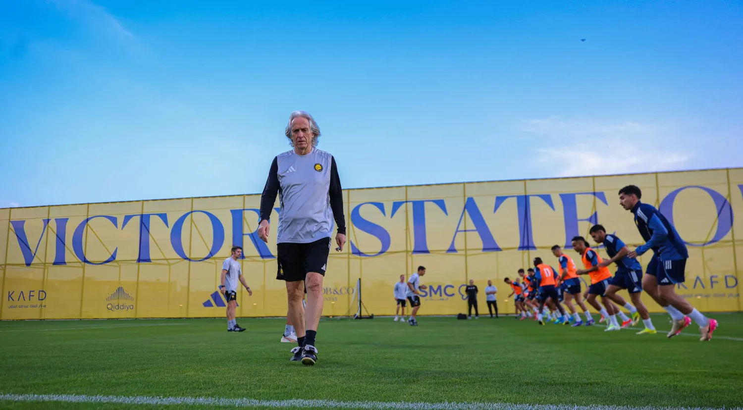 خيسوس خلال قيادته تدريبات النصر الأخيرة (موقع النادي)