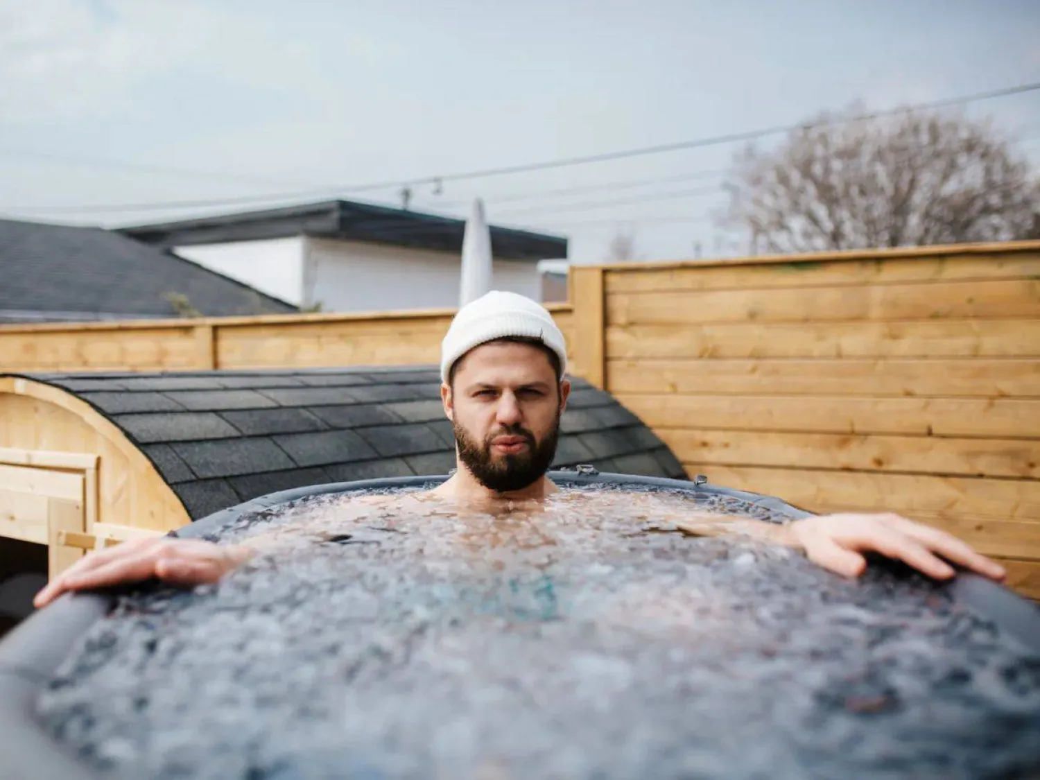 الغمر في المياه الباردة من الممارسات المحببة بين الرياضيين (جامعة تورونتو متروبوليتان)