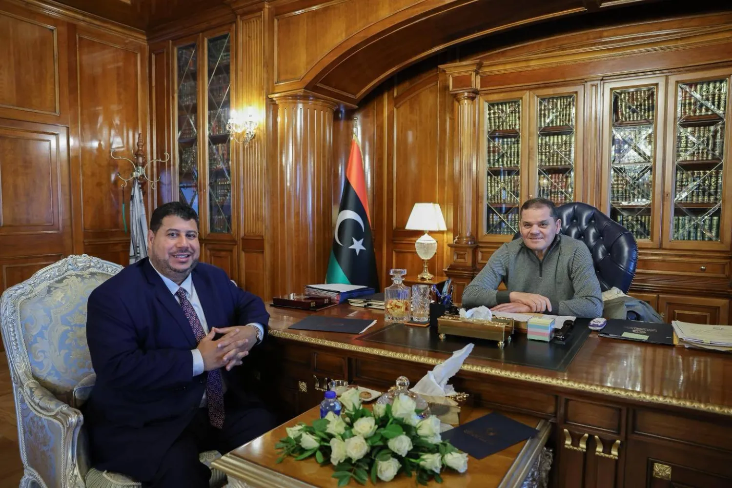 الدبيبة مجتمعاً برئيس إدارة المؤسسة الوطنية للنفط مسعود سليمان في 25 ديسمبر الماضي (مكتب الدبيبة)