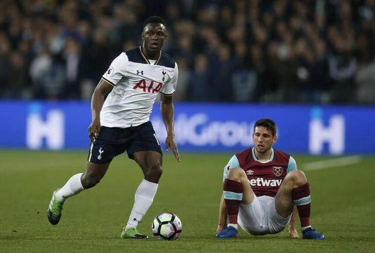 الكيني فيكتور وانياما لاعب خط وسط توتنهام الإنجليزي السابق (رويترز)