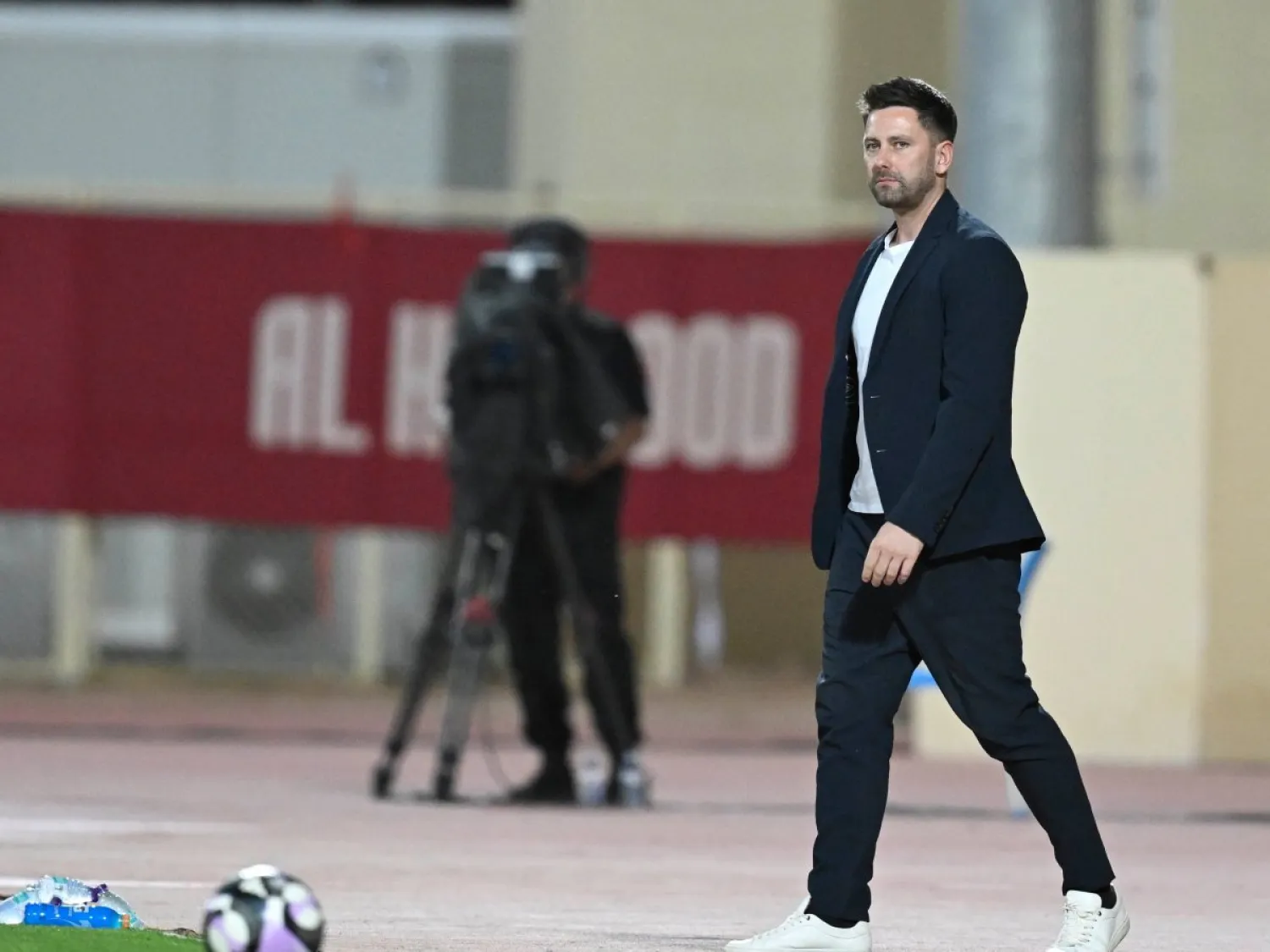 دينيس باكينغهام مدرب فريق الخلود (تصوير: بشير صالح)