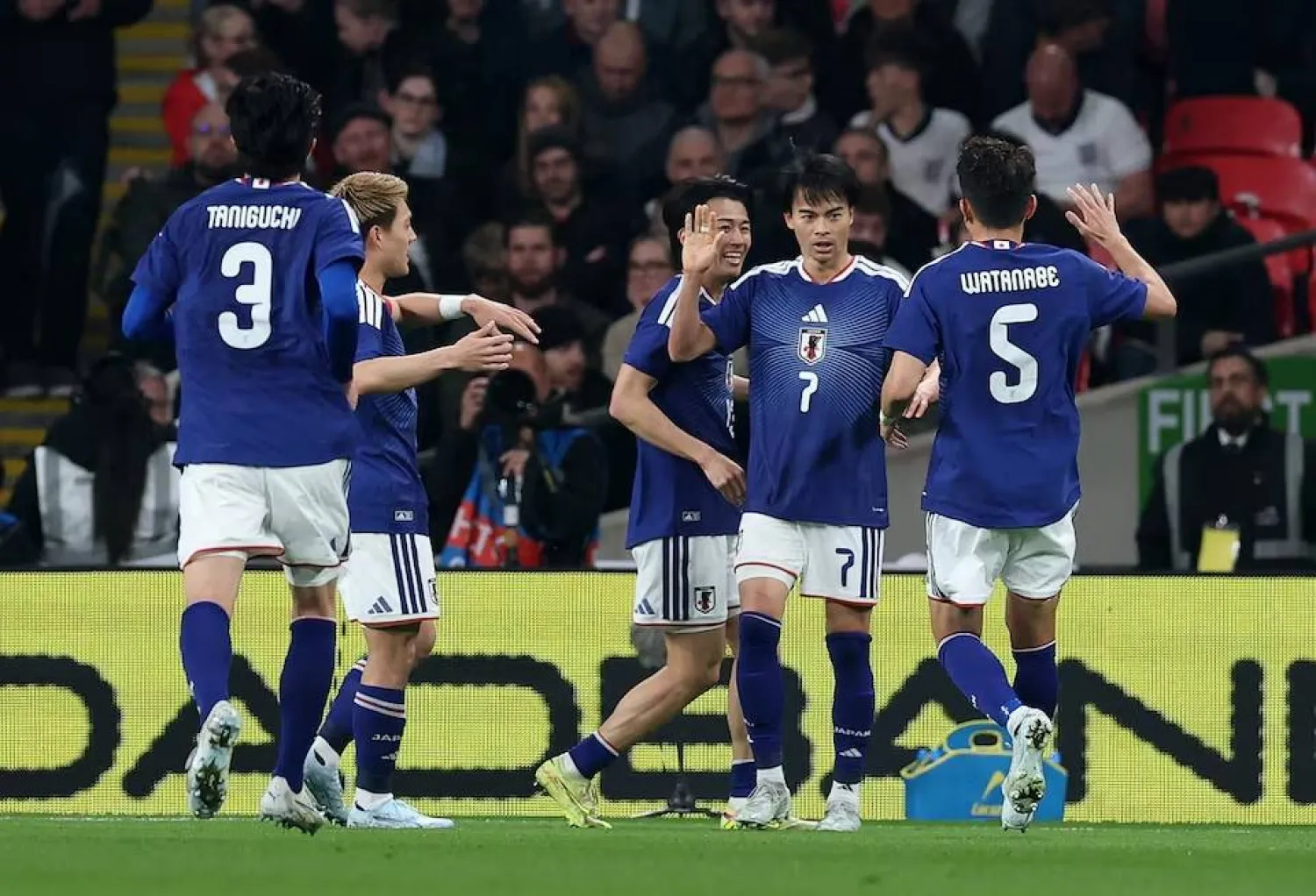 منتخب اليابان هزم إنجلترا وواصل نتائجه المميزة (رويترز)