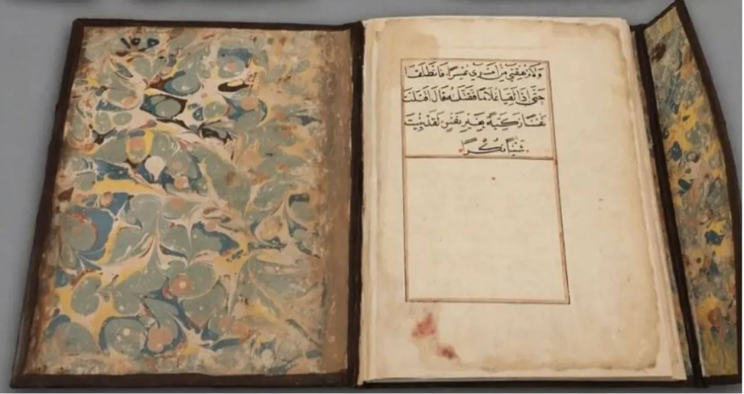 صورة للمصحف النادر بعد ترميمه (متحف القومي للحضارة المصرية)