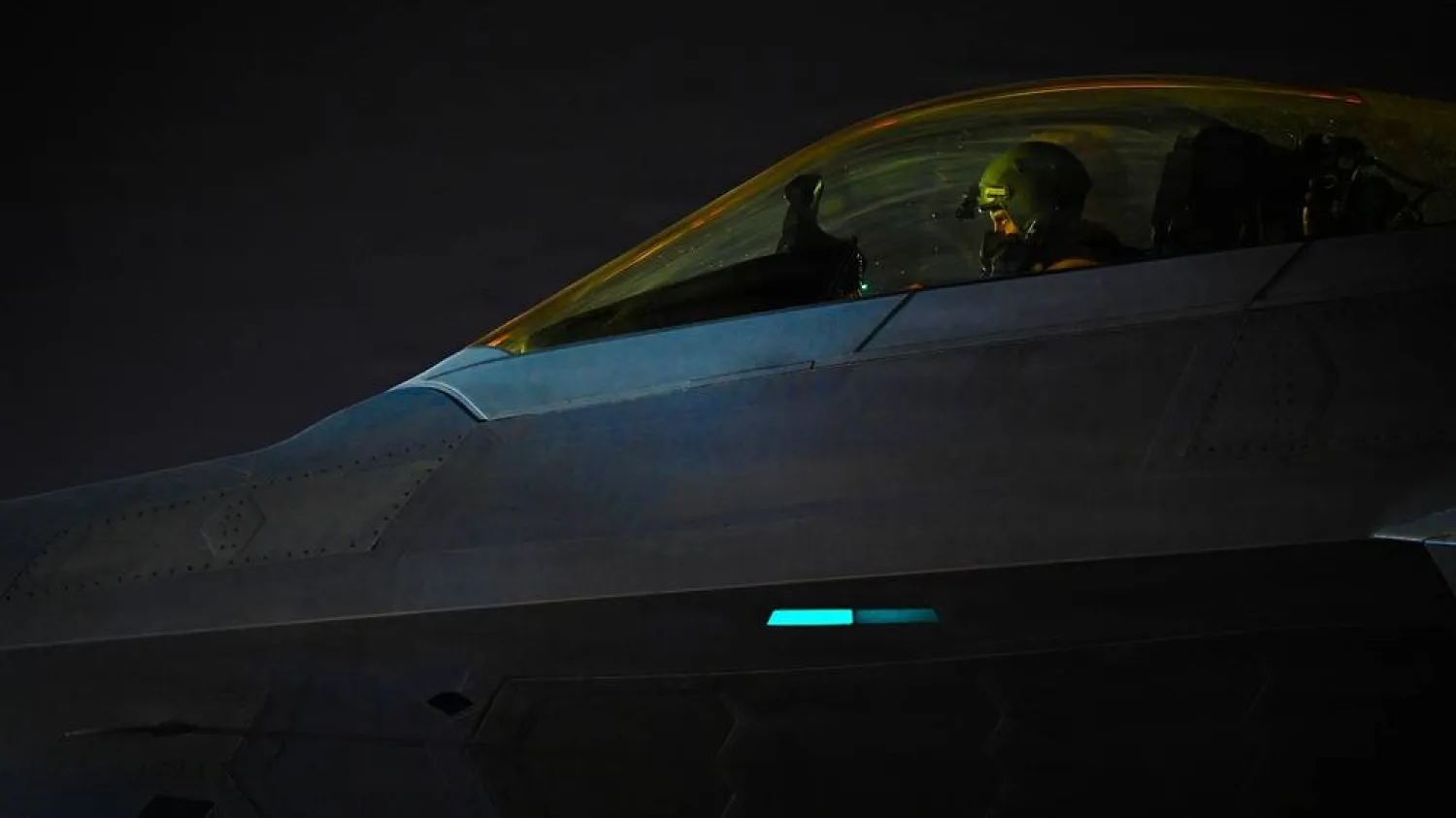  A US Air Force Airman taxis an F-22 Raptor during Operation Epic Fury in the US Central Command area of responsibility, March 15, 2026. (US Air Force/Handout via Reuters)