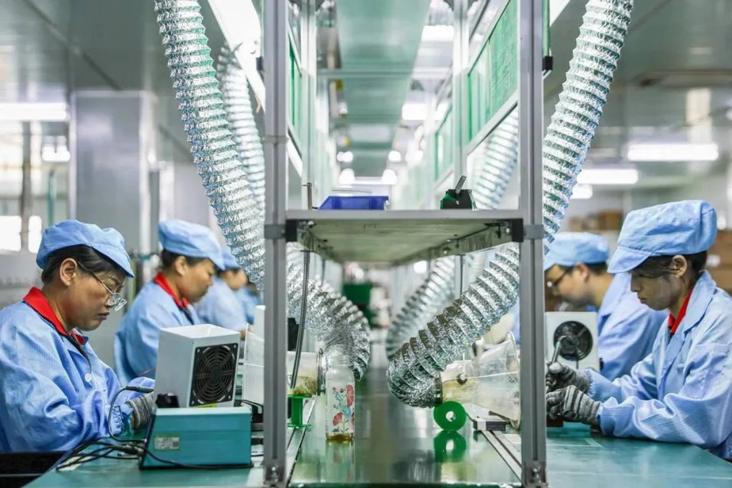 سجَّلت الصين قفزة في إجمالي إيرادات قطاع البرمجيات لتصل إلى 2.15 تريليون يوان خلال يناير وفبراير الماضيين (أ.ف.ب)