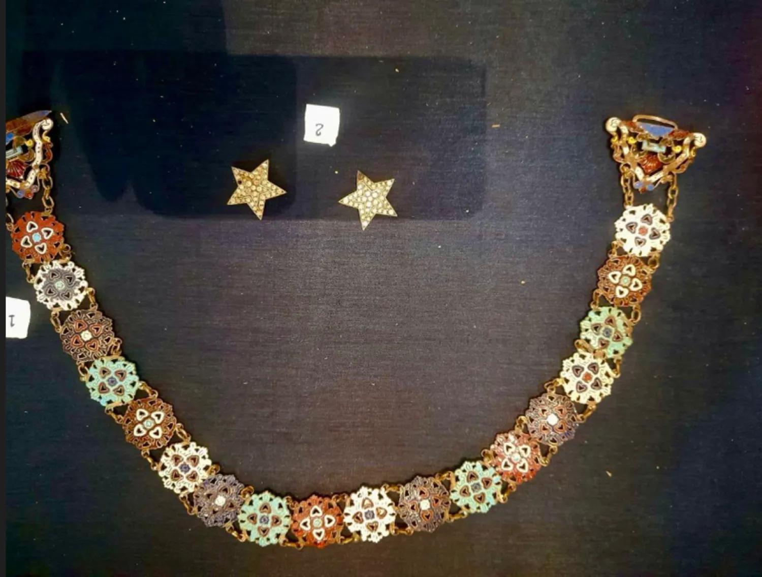 المعرض ضم قطعاً نادرة من زمن الهوانم (وزارة السياحة والآثار)