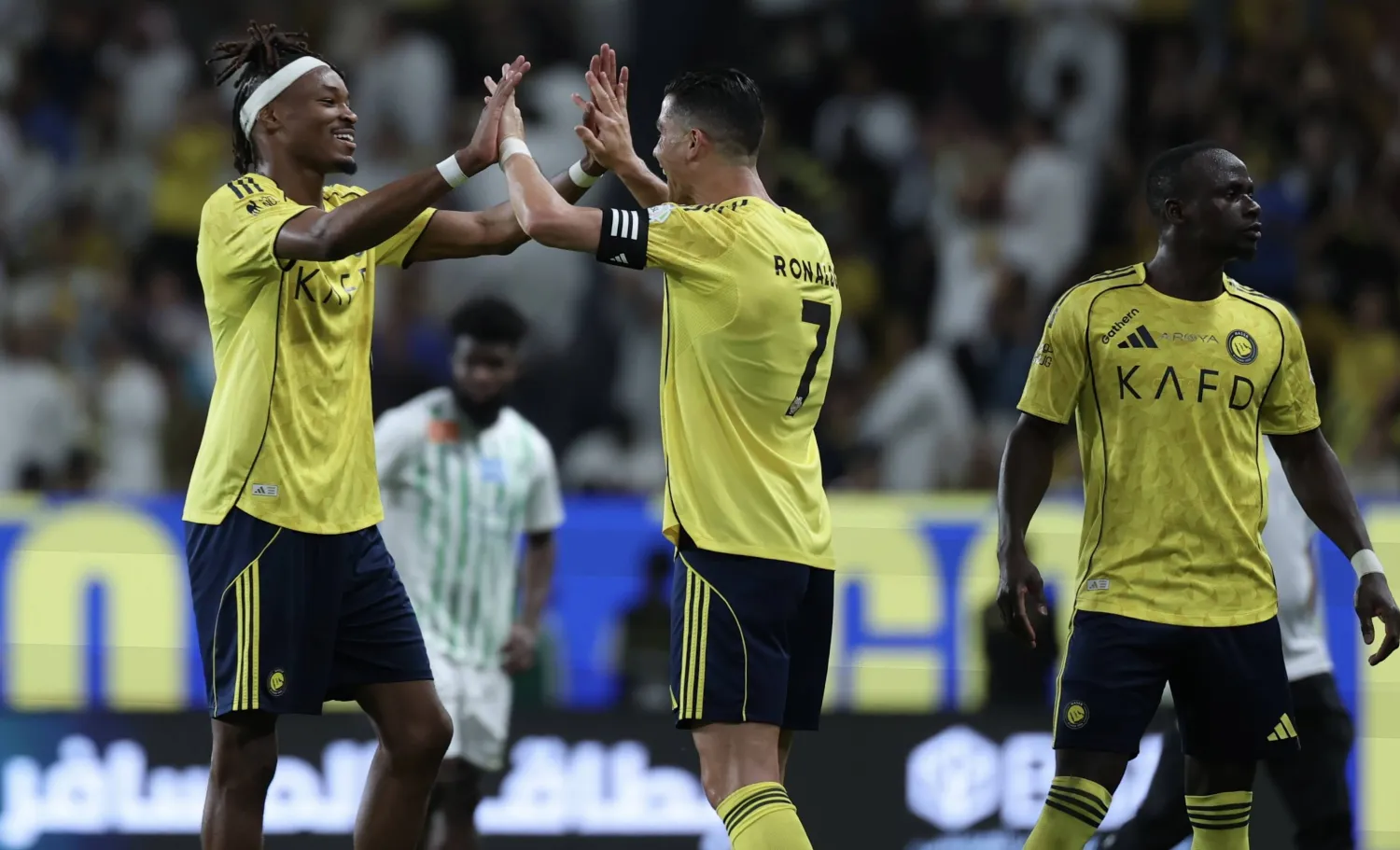 رونالدو يحتفل بهدفه الأول في النجمة (تصوير: عبدالعزيز النومان)