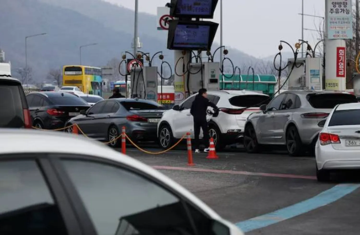 A man fills up his car at a gas station in Seoul, South Korea, March 9, 2026. REUTERS/Kim Hong-Ji  