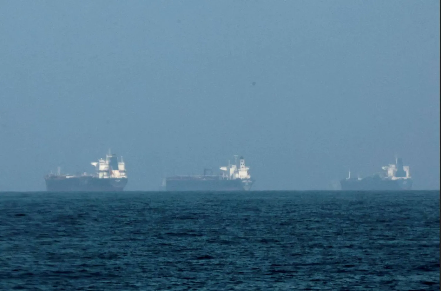 ناقلات نفط تنتظر قبالة سواحل الفجيرة 3 مارس 2026 (رويترز)