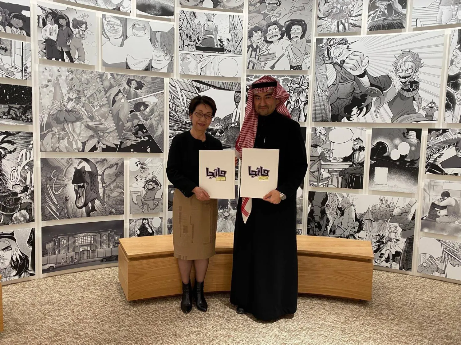 الدكتور عصام بخاري المدير العام ورئيس تحرير «مانجا العربية» وكازوكو إيشيكاوا الرئيس التنفيذي لشركة «نيبون إنيميشن» (الشرق الأوسط)