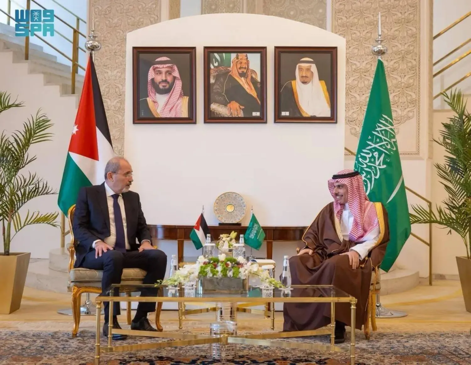 Saudi Minister of Foreign Affairs Prince Faisal bin Farhan bin Abdullah met with Ayman Safadi, Deputy Prime Minister and Minister of Foreign Affairs and Expatriates of Jordan. (SPA)