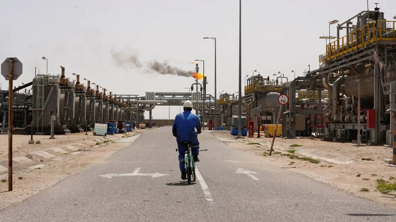 A worker rides a bicycle at the Zubair oil field in Basra, Iraq, April 6, 2026. (Reuters)