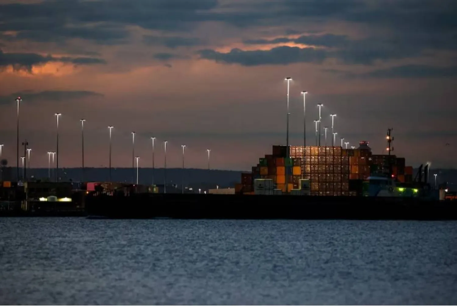 حاويات شحن بميناء هيئة نيويورك ونيوجيرسي في الولايات المتحدة (رويترز)