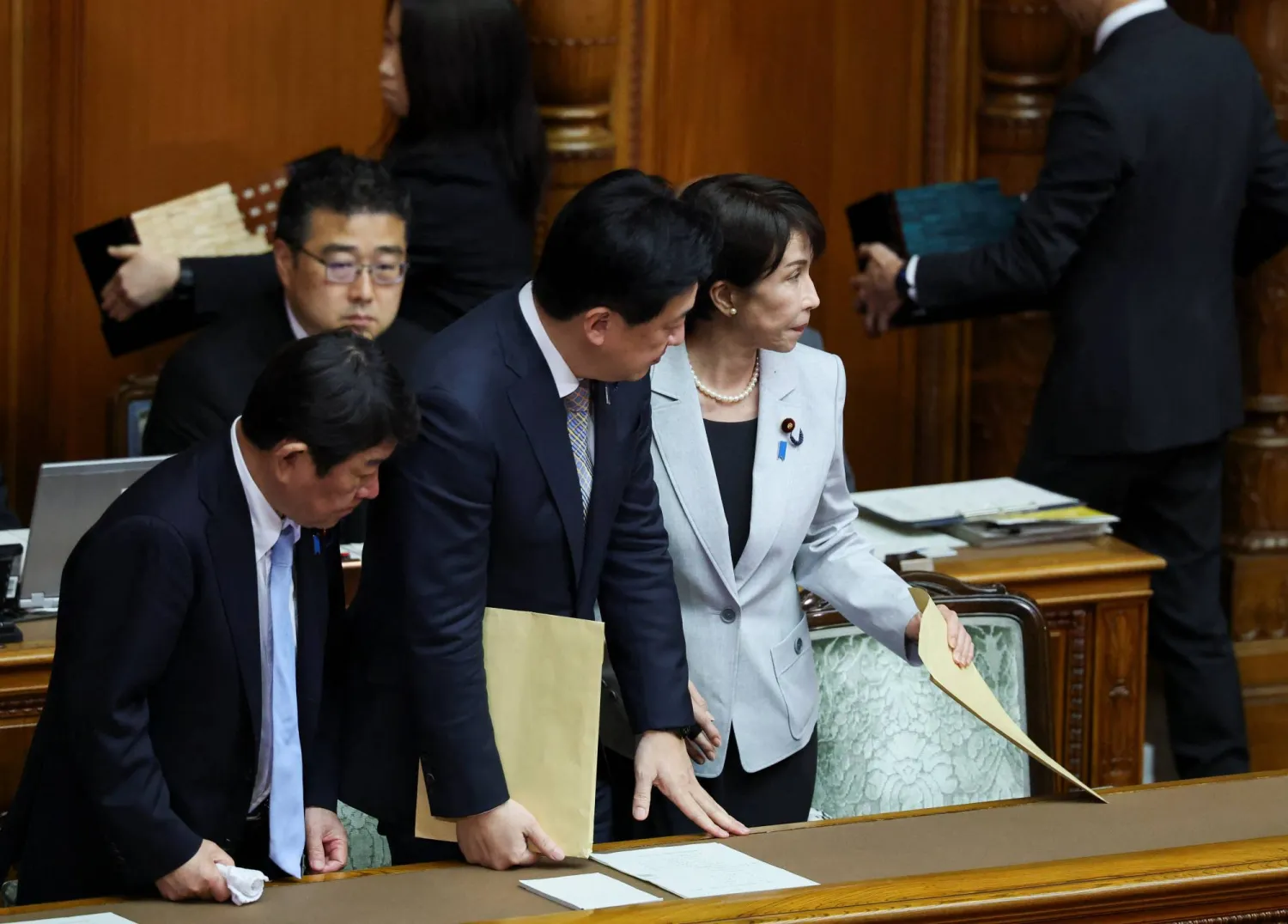 رئيسة وزراء اليابان ساناي تاكايتشي قبل كلمتها في البرلمان يوم الثلاثاء بالعاصمة طوكيو (رويترز)