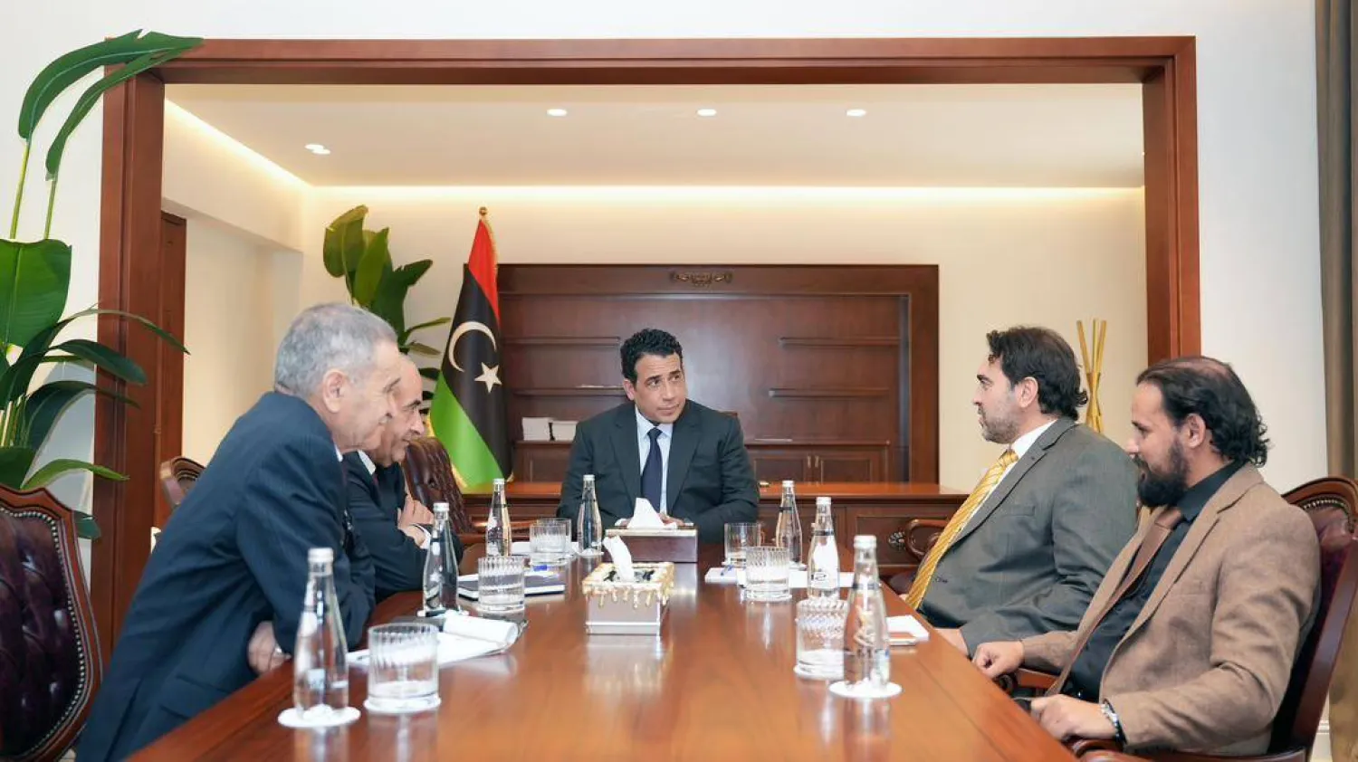 صورة وزعها المجلس الرئاسي الليبي لاجتماع المنفي باللجنة الاقتصادية