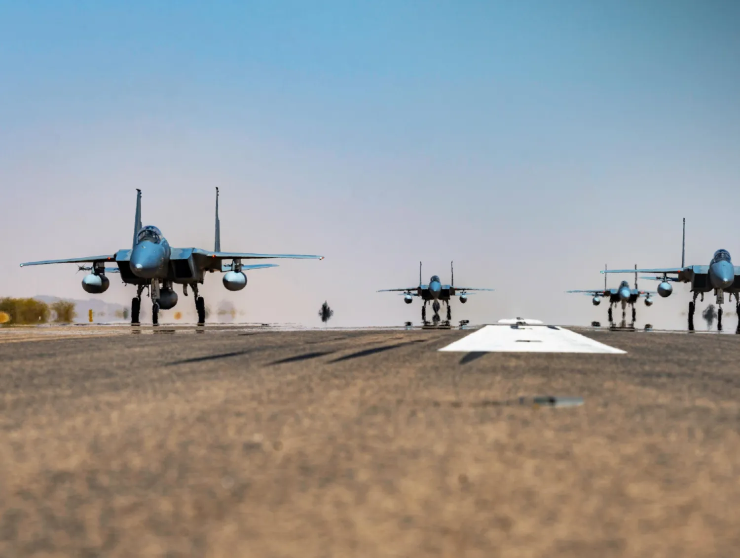 المقاتلات السعودية تصدت للصواريخ والمسيرات الإيرانية (وزارة الدفاع)